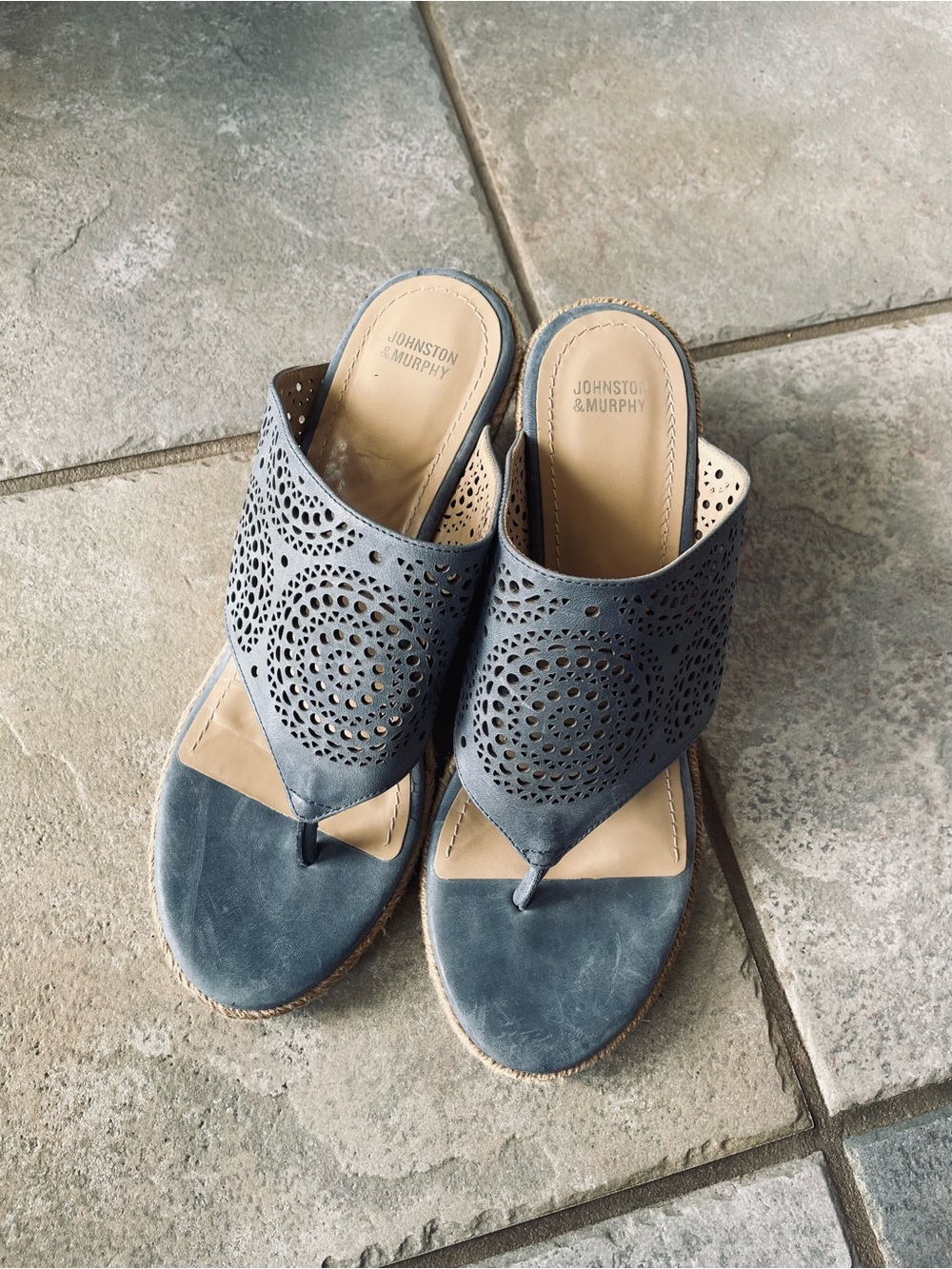 Johnston & Murphy Women's Navy Laser-Cut Leather Thong Sandals